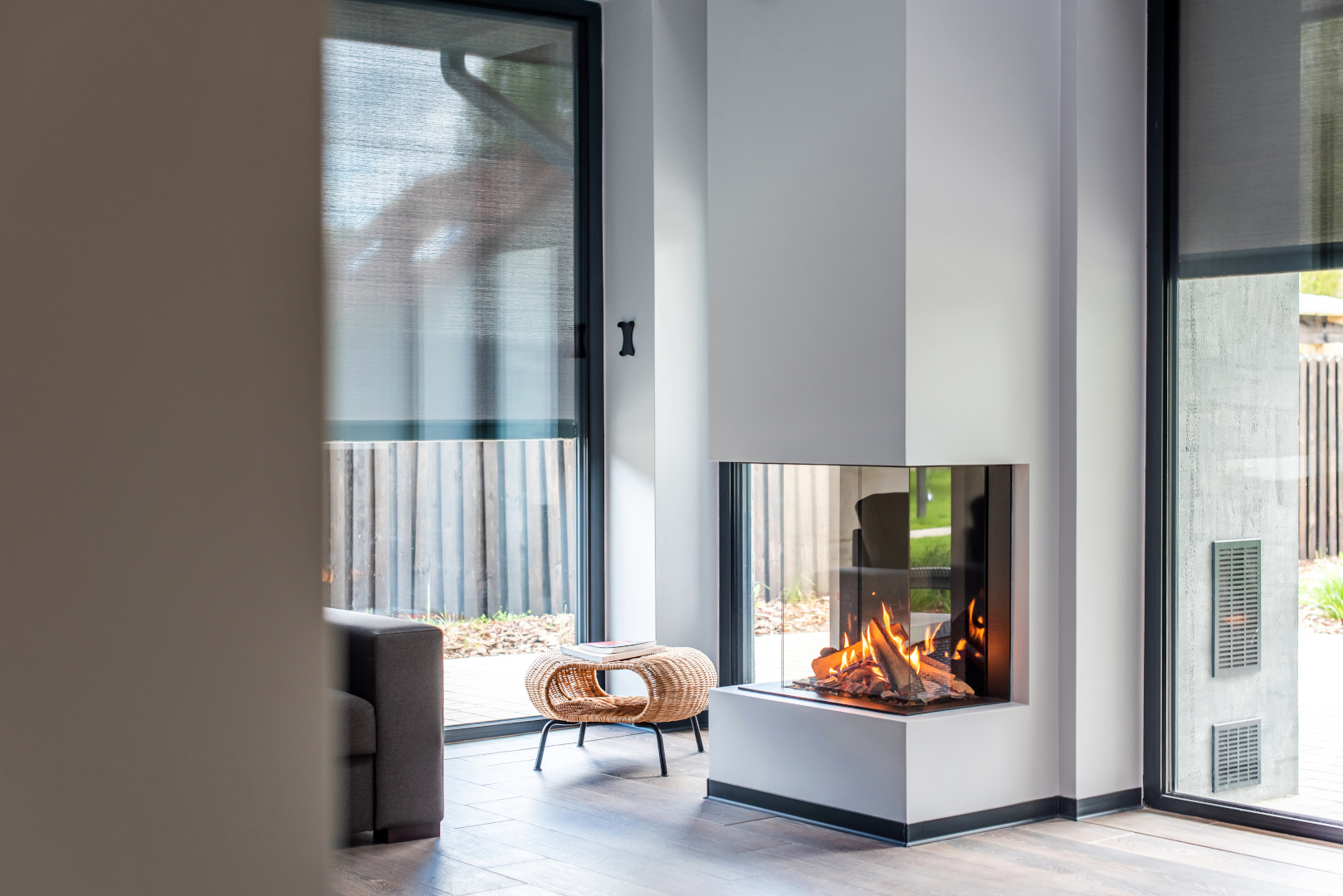 Knall skärmgardiner sedda inifrån